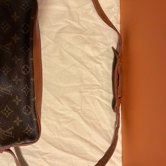 Louis Vuitton Monogram Sac Bandouliere - Picture 4 of 5